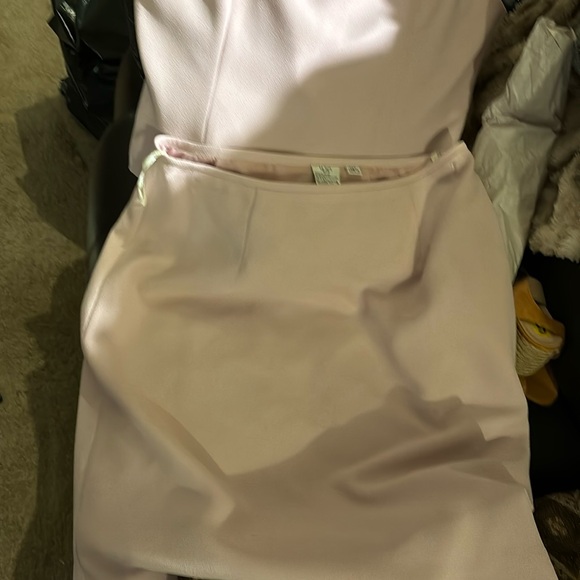 LE Suit - two piece skirt suit
S 12P - Picture 9 of 9